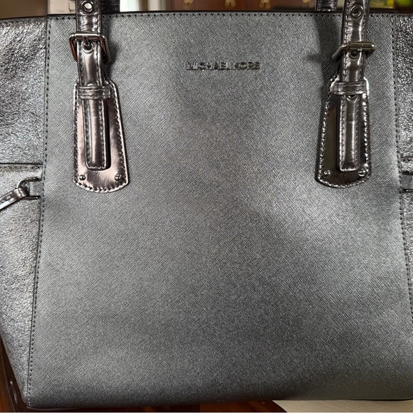Authentic like new Michael Kors, metallic silver purse - Picture 2 of 10